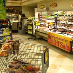 Supermarketurile zdrobesc micile magazine de cartier: 83,6% dintre români prefera marile magazine