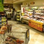 imagine: Supermarketurile zdrobesc micile magazine de cartier: 83,6% dintre români prefera marile magazine